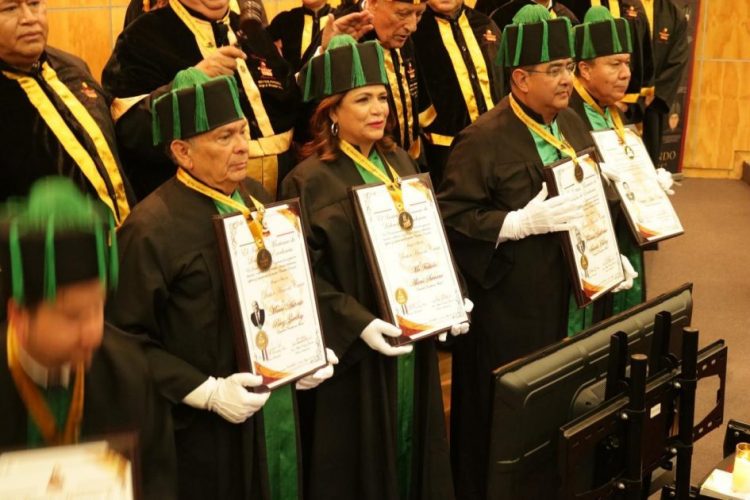 Reconocen trayectoria política y social de Fabiola Alanís