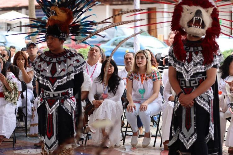 Asiste Brissa Arroyo a la toma de mando, en Capula