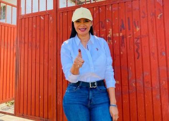 Araceli Saucedo emite su voto y destaca momento histórico para México