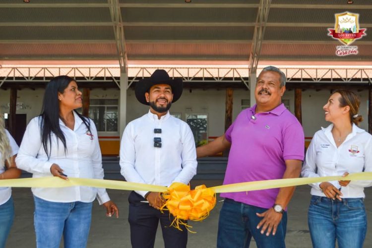 Inaugura Humberto Jiménez obras en casa de cultura en Los Reyes