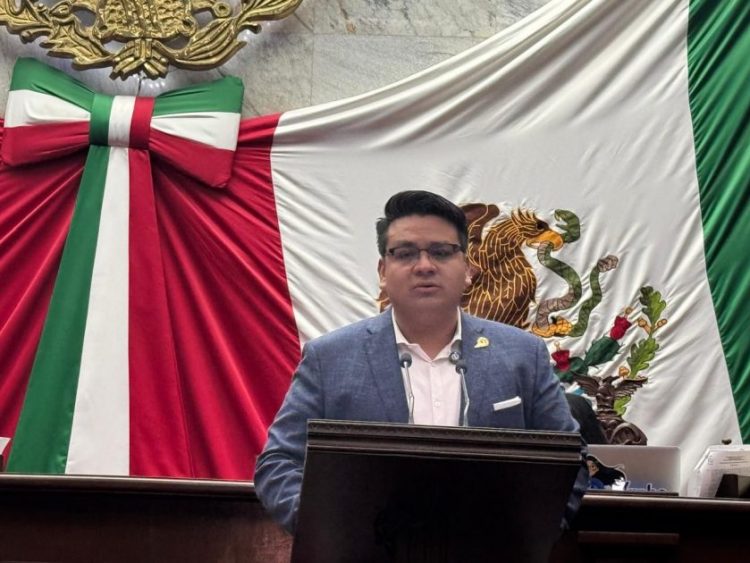 Garantizarar atención oportuna y de calidad a niños y jóvenes con cáncer, salvaría muchas vidas: Toño Carreño