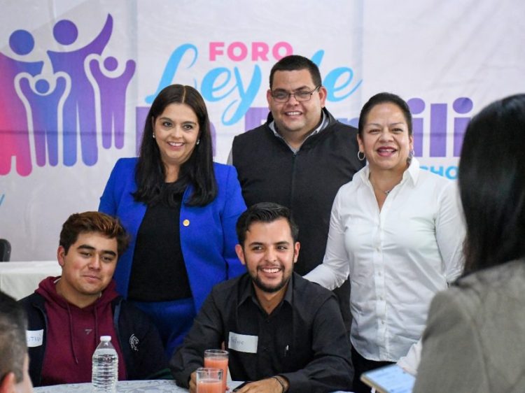 Realiza diputada Tere Herrera primer foro para construir la Ley de la Familia