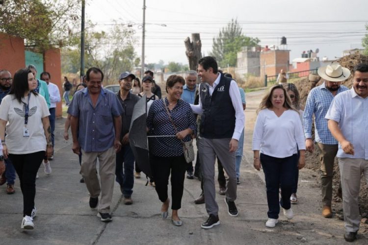 Alfonso Martínez supervisa trabajos de desazolve en dren Arroyo de Tierras