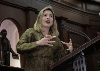 Desaparece la bancada legislativa del PRD, tras renuncia de la diputada Brissa Arroyo