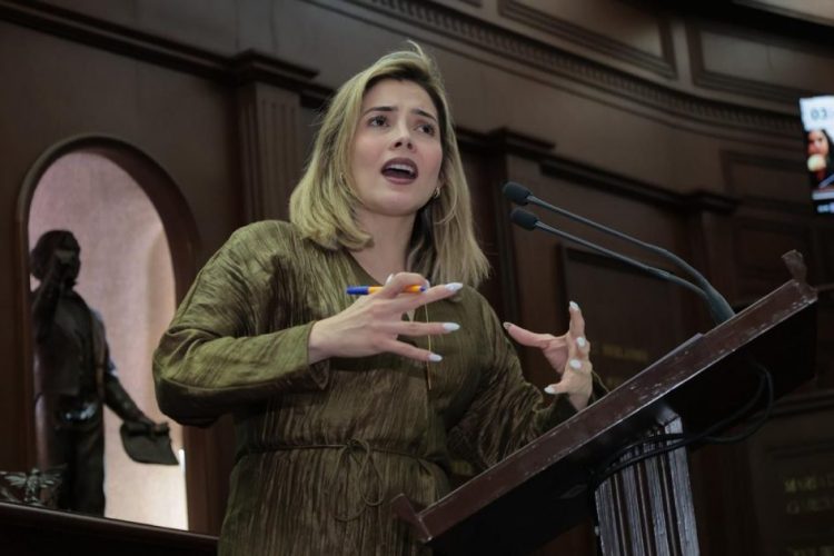 Desaparece la bancada legislativa del PRD, tras renuncia de la diputada Brissa Arroyo