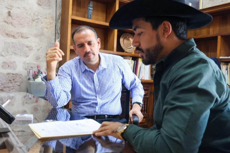 Humberto Jiménez gestiona líquido fumigante para combatir dengue ante el Gobierno del Estados