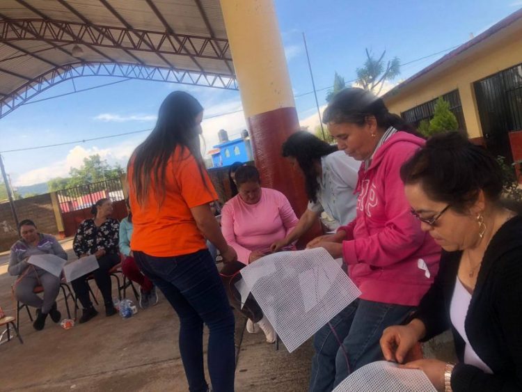 Impulsa Ayuntamiento de Morelos el desarrollo integral de las mujeres a través de clases de manualidades