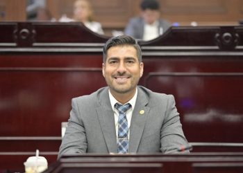 Poncho Chávez propone vigencia permanente para actas de nacimiento en Michoacán