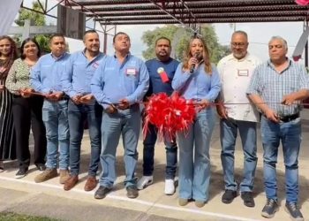 Inaugura Mónica Valdez techumbre en la primaria Ricardo Flores Magón, en La Escondida