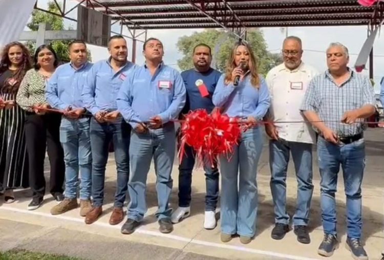 Inaugura Mónica Valdez techumbre en la primaria Ricardo Flores Magón, en La Escondida