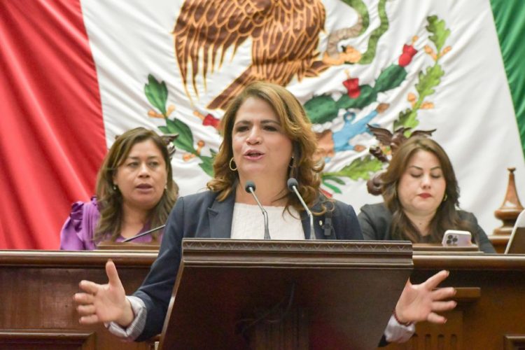 Presenta Fabiola Alanís reforma para apoyar a más de 800 mil mujeres dedicadas a la crianza