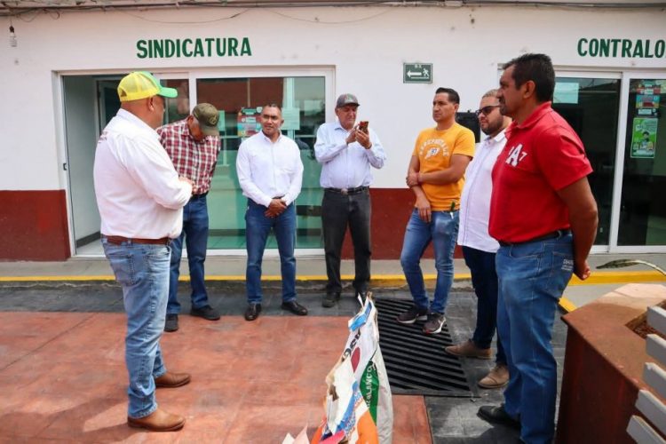 Gobierno de Zacapu, entrega apoyos a trabajadores del campo, sembrando futuro en comunidad