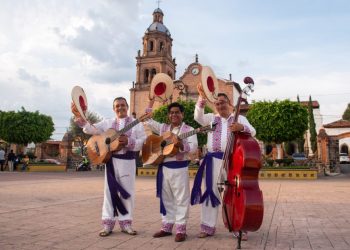 Adolfo Gabriel Castillo, es la voz viva de la pirekua