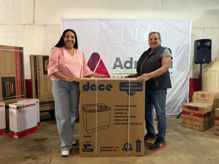 Adriana Campos sigue impulsando acciones que fortalecen la economía de las familias jaconenses, al entregar apoyos