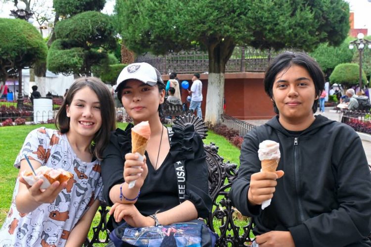 Zacapu celebra con éxito el primer día del 8º Festival de la Nieve de Pasta