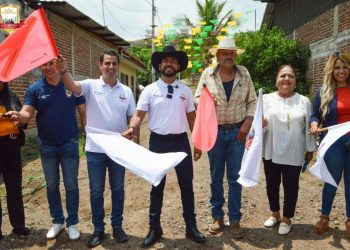 Humberto Jiménez cumple con hechos: inicia pavimentación en Los Palillos