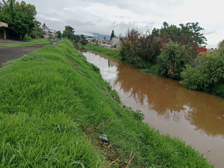 Están monitoreados los niveles de agua en drenes y canales de Morelia ante fuertes lluvias continuas: Adolfo Torres