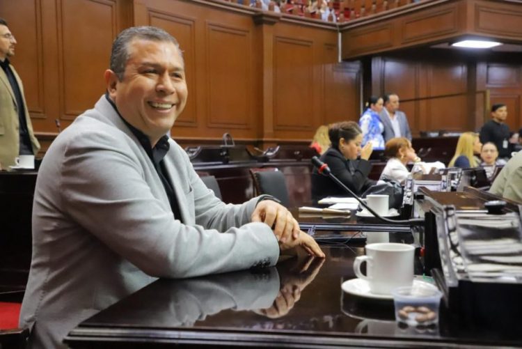 Transporte más seguro y moderno contemplado en nueva ley en favor de usuarios y choferes: JC Barragán