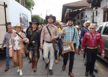 Octavio Ocampo visitó Purépero y reconoció el trabajo artesanal y cultural del municipio líder en fabricación de calzado