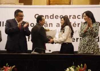 Entrega 76 Legislatura Medalla al Mérito Docente 2025 al doctor Rafael Lara Hernández