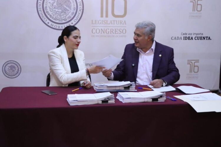 En acto de Entrega – Recepción, Giulianna Bugarini recibe formalmente la Presidencia de la Mesa Directiva del Congreso