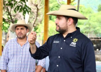 Octavio Ocampo participa en jornada de apoyo a población de Tuzantla