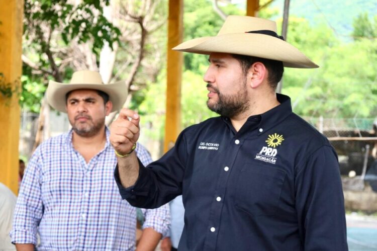 Octavio Ocampo participa en jornada de apoyo a población de Tuzantla