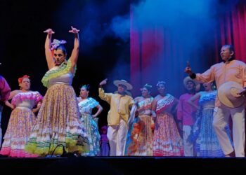 Ballet Folklórico de Morelia, pone a bailar a Colombia