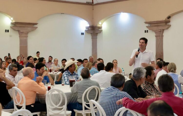 Se reúne Alfonso Martínez con integrantes del Consejo Coordinador Empresarial de Apatzingán