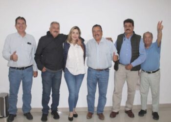 Se reúne Brissa Arroyo con líderes perredistas de diferentes regiones