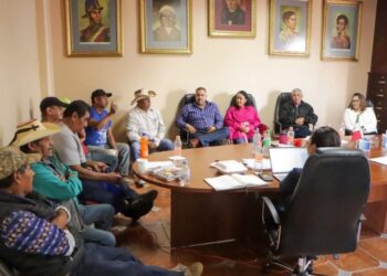 Fortalece Alma Mireya González diálogo con la Comunidad Agraria de Quiroga