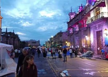 La CNTE debilitada y sin representación retira plantón