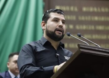 Octavio Ocampo presenta iniciativa para facilitar revalidación de estudios a migrantes retornados