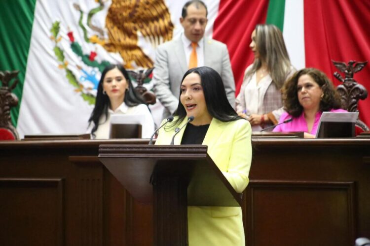 Impulsa Adriana Campos reforma para garantizar la salud integral del hombre en Michoacán