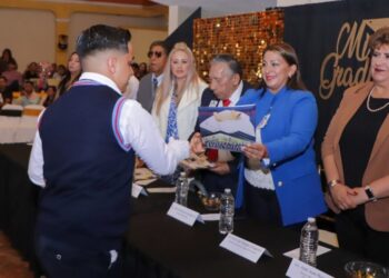 Acompaña Alma Mireya González el cierre de ciclo en el Colegio Don Vasco