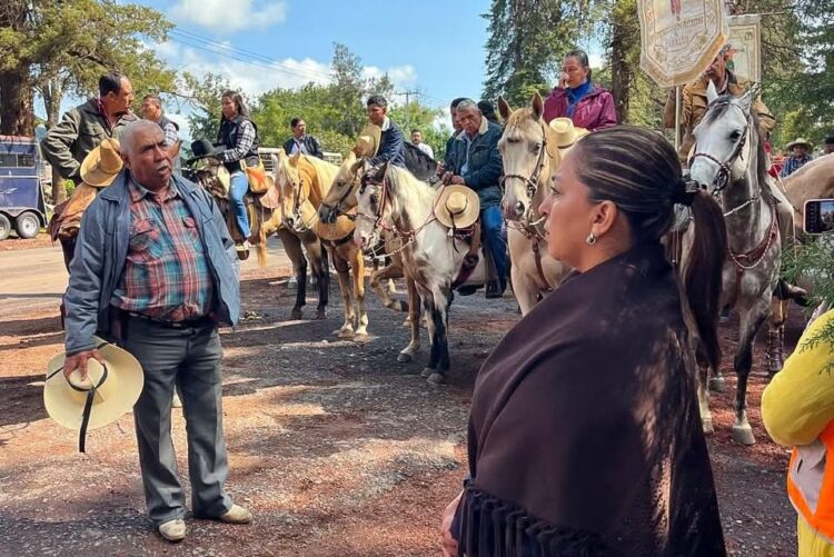 Alma Mireya González participa en tradicional peregrinación a caballo