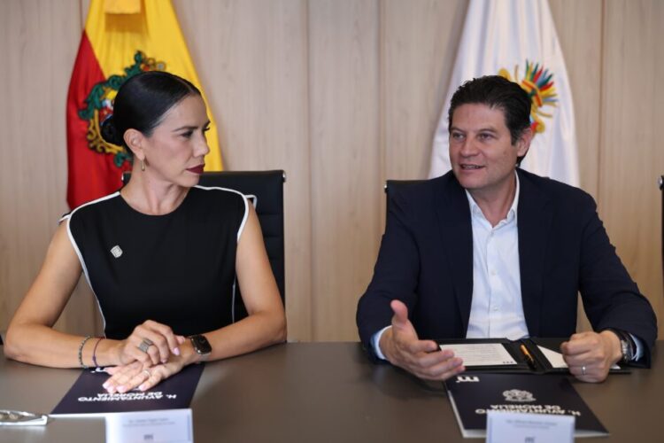 Celebra Alfonso Martínez nuevo vuelo Morelia-Ixtapa