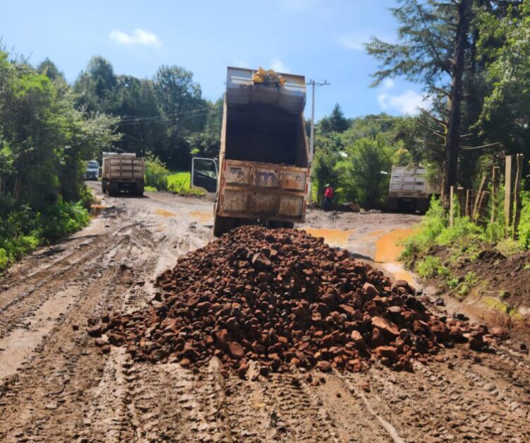 Gobierno de Alfonso Martínez avanza en rehabilitación de caminos rurales y mejora territorial