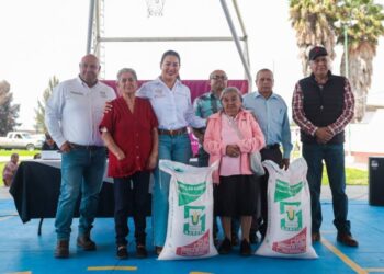 Entrega histórica de semilla de avena en Zacapu fortalece al campo: Mónica Valdez