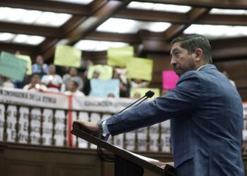 A revisión iniciativa para crear la Dirección de Educación Indígena Náhuatl, propuesta del diputado Abraham Espinoza