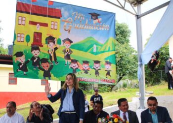 Reafirma Brissa Arroyo ser aliada de la educación