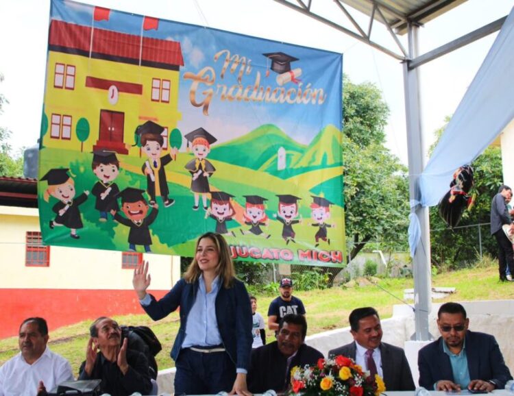 Reafirma Brissa Arroyo ser aliada de la educación