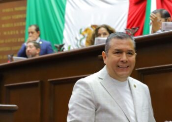 Juan Carlos Barragán presenta iniciativa para transformar adeudos de agua en inversión educativa en escuelas públicas y la UMSNH