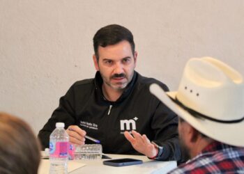 Yankel Benítez fortalece comunicación con encargados del orden