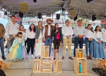 Amplio reconocimiento hizo Octavio Ocampo a la labor de productores y artesanos en exposición regional de Jerahuaro