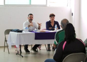 Yankel Benítez y vecinos de Lomas del Valle, acuerdan jornada de trabajo integral