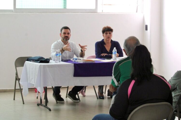 Yankel Benítez y vecinos de Lomas del Valle, acuerdan jornada de trabajo integral