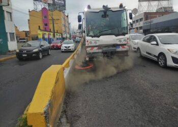 Gobierno de Morelia refuerza limpieza con barrido mecánico en Avenida Madero Poniente