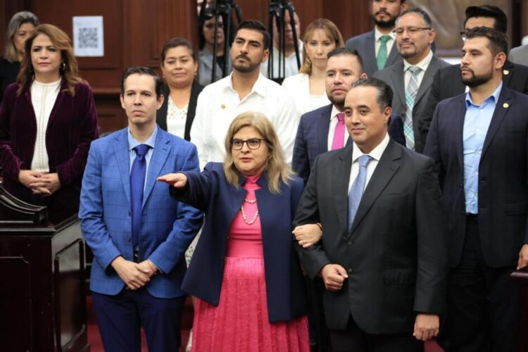 Azucena Marín Correa toma protesta como Magistrada del TAAM