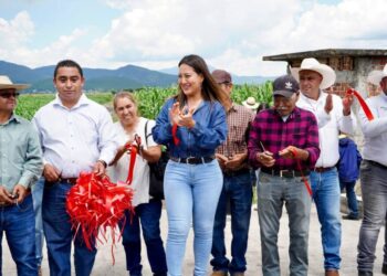 Mónica Valdez entrega 12 puentes saca cosecha en ejidos de Tarejero, con hechos transforma Zacapu